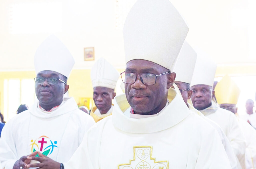 El obispo ADELAKUN entró en la casa del Padre!